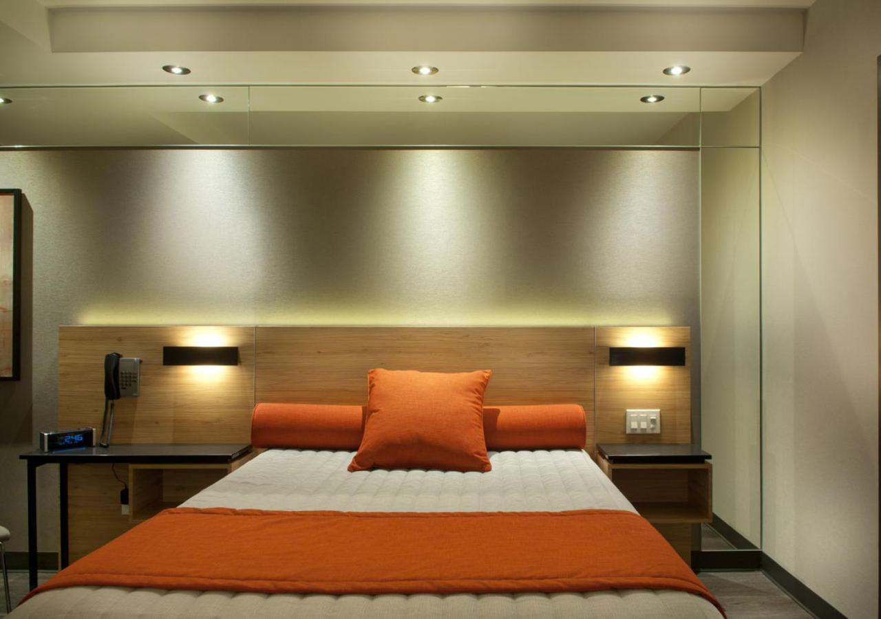 Hotel Ramada By Wyndham Laval Exterior foto