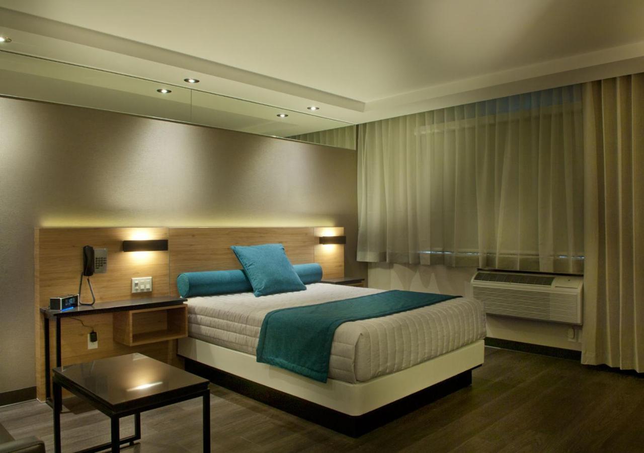 Hotel Ramada By Wyndham Laval Exterior foto
